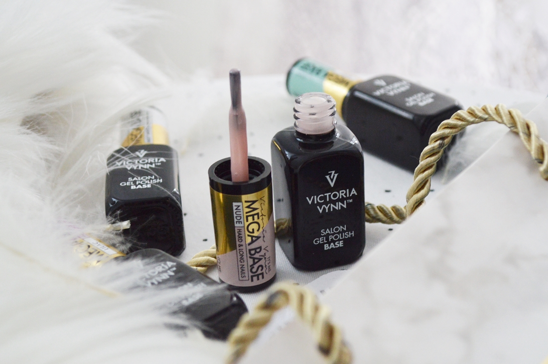 mega base nude victoria vynn